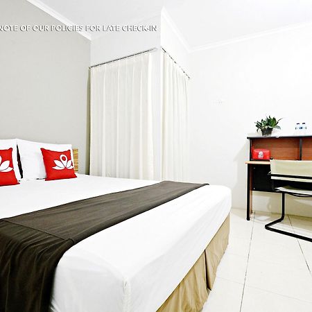 Zen Rooms Mampang Prapatan Джакарта Екстер'єр фото