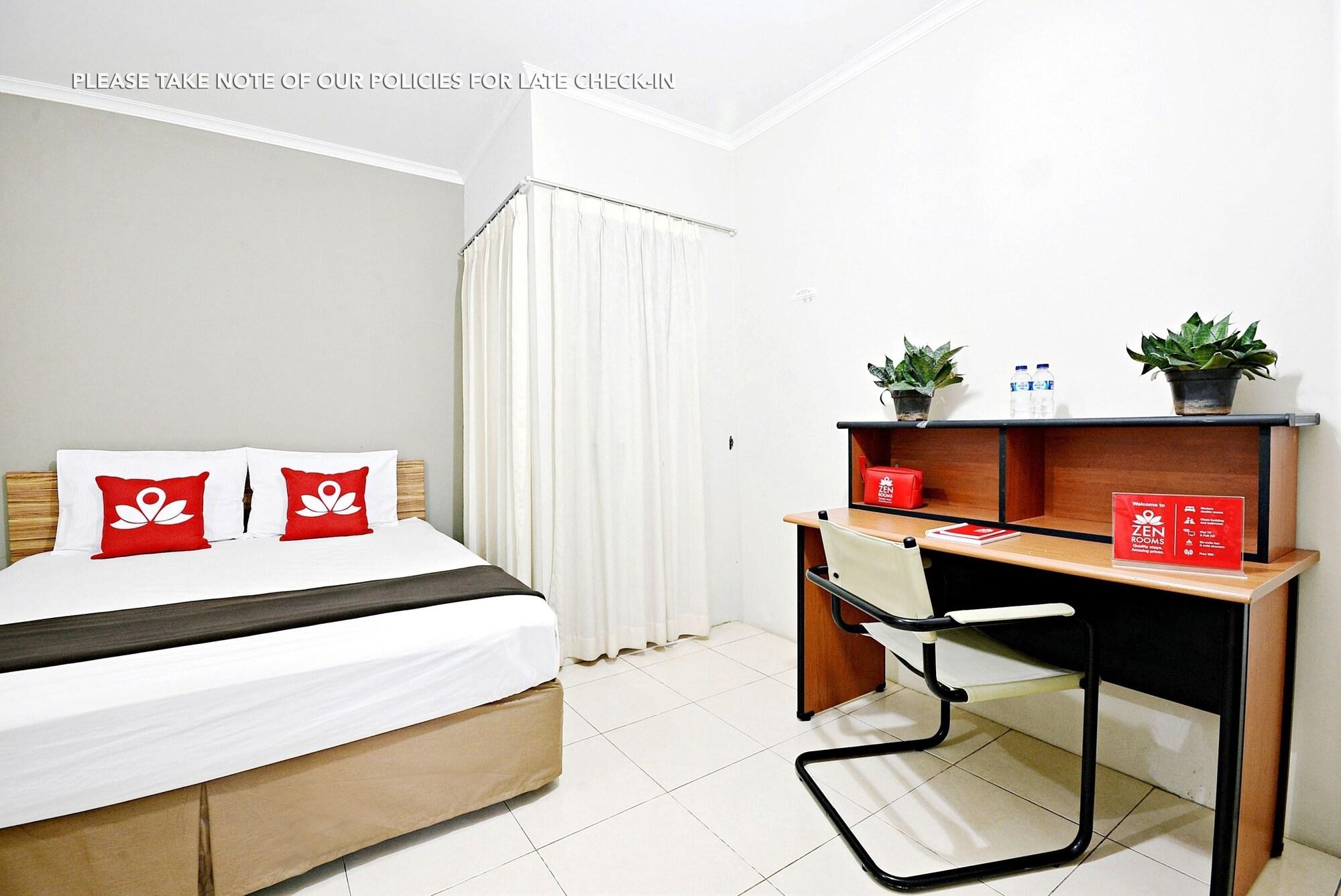 Zen Rooms Mampang Prapatan Джакарта Екстер'єр фото