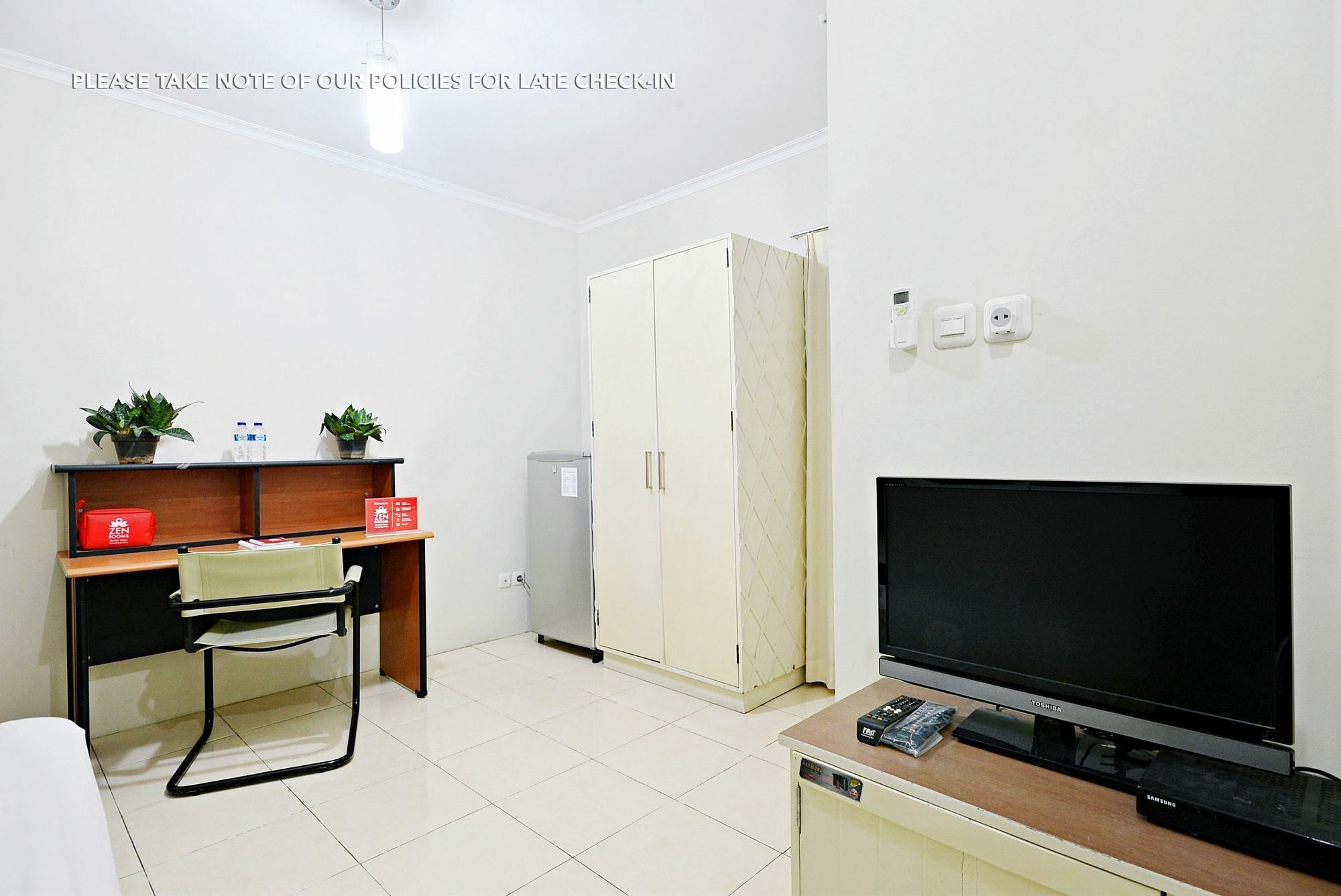 Zen Rooms Mampang Prapatan Джакарта Екстер'єр фото
