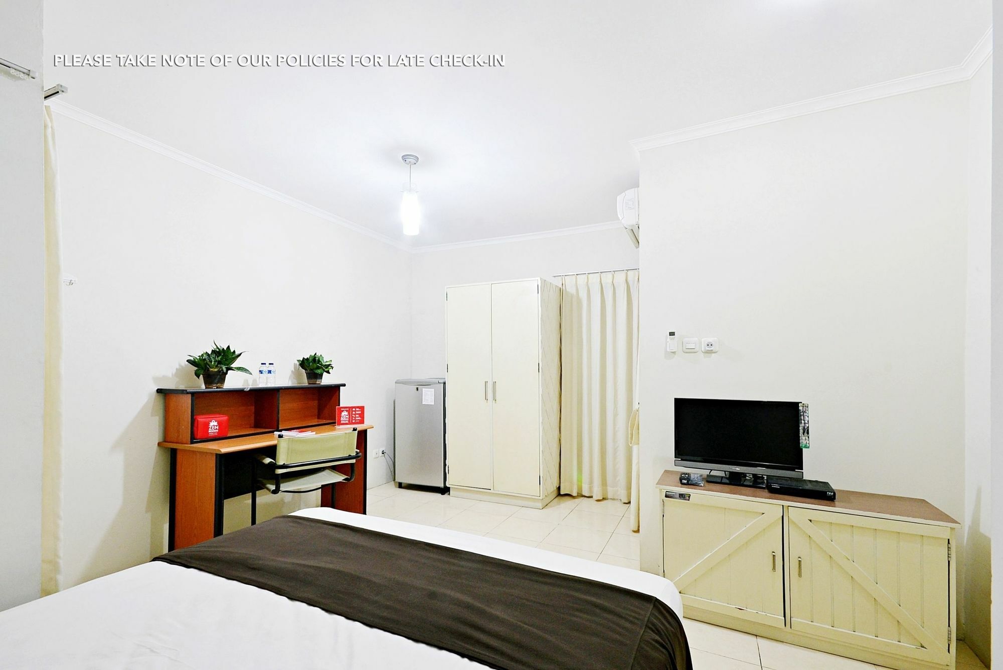 Zen Rooms Mampang Prapatan Джакарта Екстер'єр фото